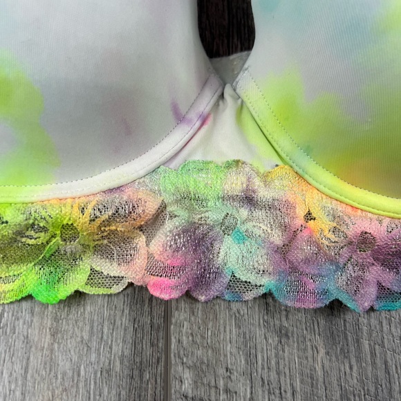 36D VS Strapless Bustier Bra - Picture 6 of 13